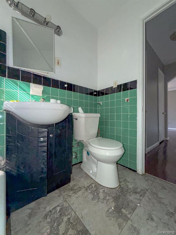 19455 McCormick Street - Photo 5