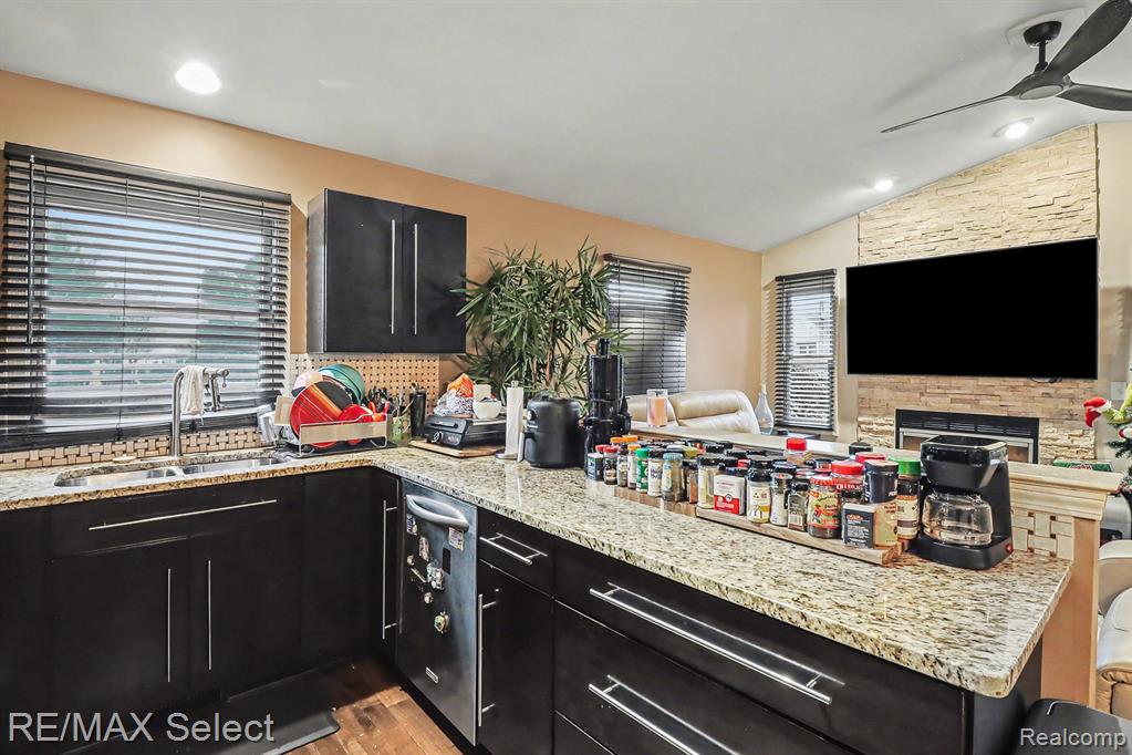 41952 King Edward Court, Clinton Twp, MI 48038 — Photo 9