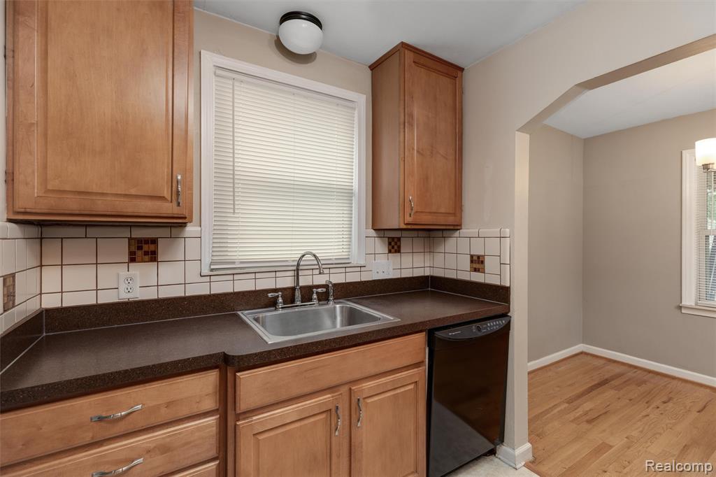 912 N Edison Avenue, Royal Oak, MI 48067 — Photo 3