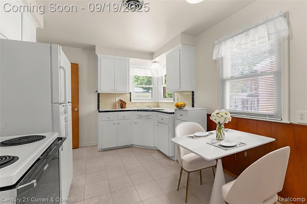 9001 Leverne, Redford, MI 48239 — Photo 11