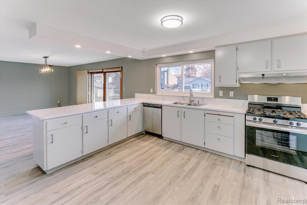 1293 BRAMBLES Drive, Waterford, MI 48328 — Photo 10