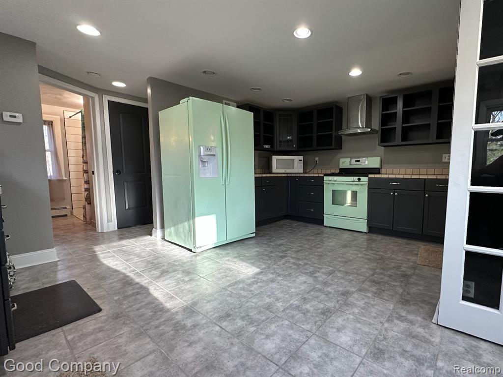 720 W Commerce Road, Commerce Twp, MI 48382 — Photo 3
