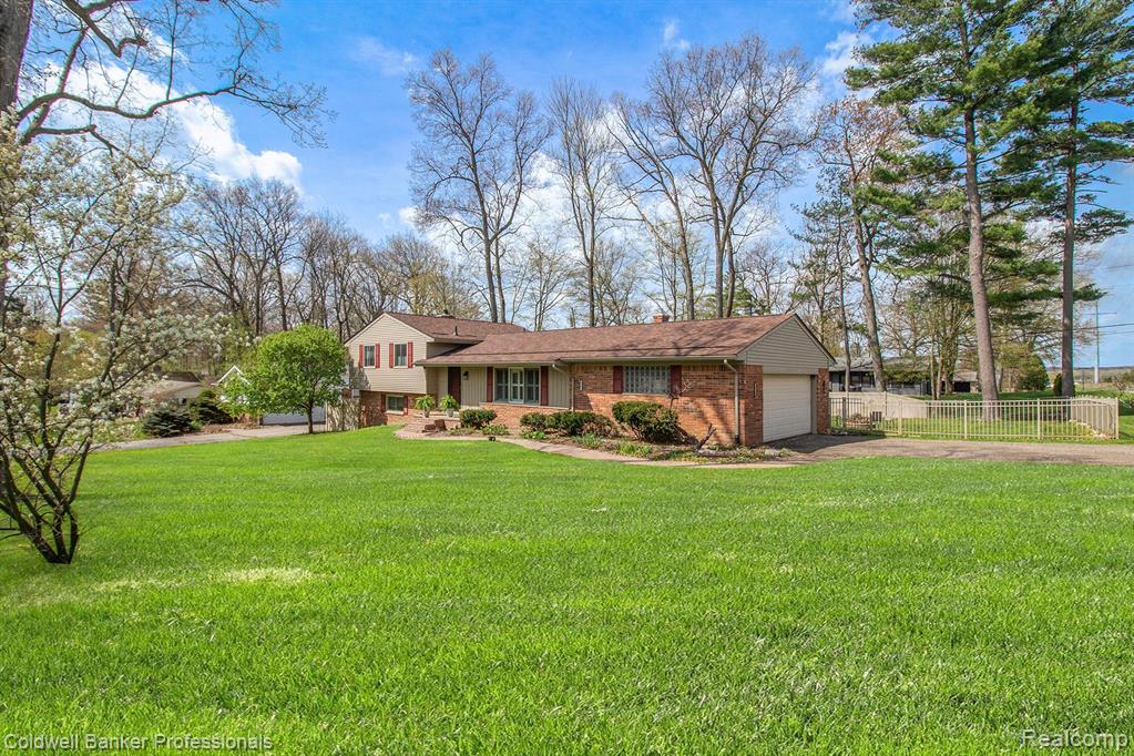 5775 KINGFISHER Lane, Clarkston, MI — Photo 2