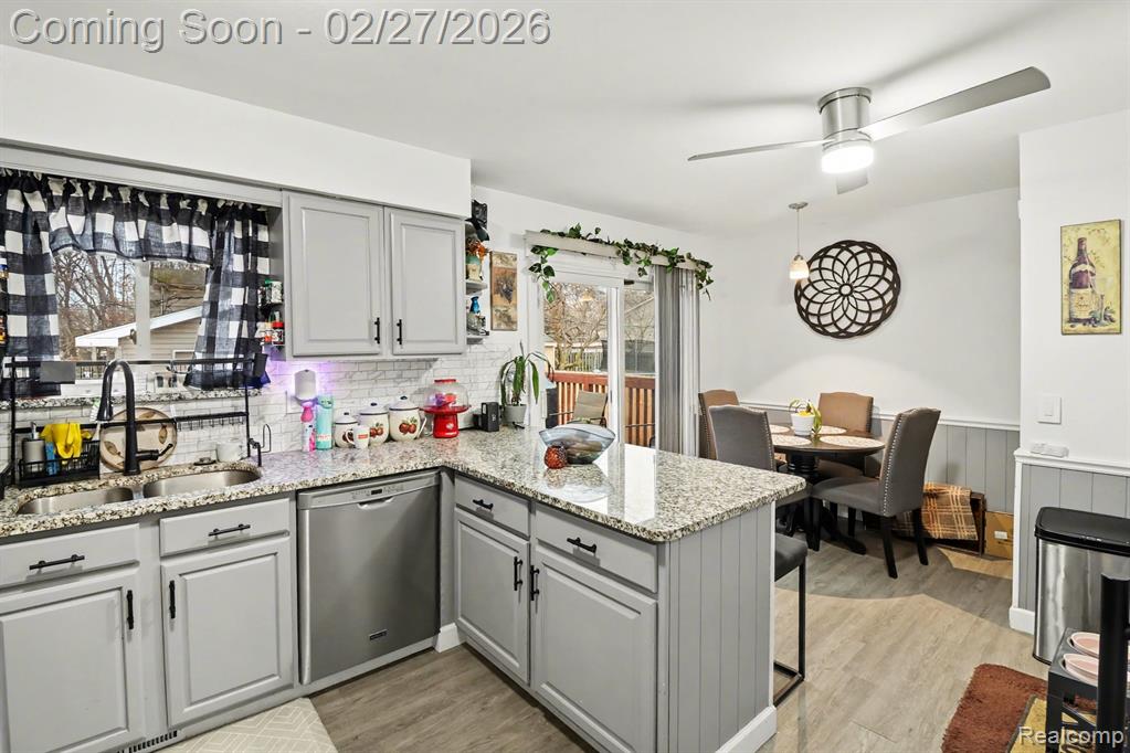 845 Crescent Lake Road, Waterford, MI 48327 — Photo 9