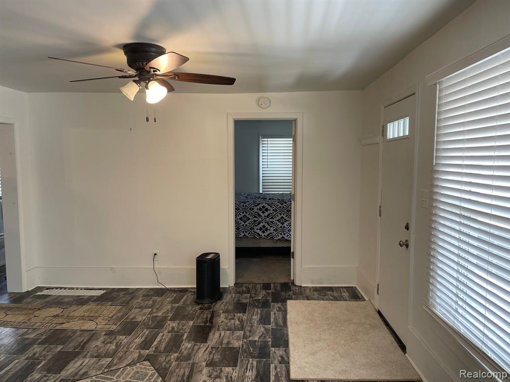 7556 Miller Road, Swartz Creek, MI 48473 — Photo 9