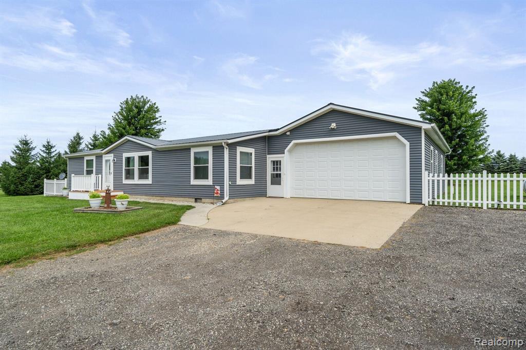 3939 CASTLE Road, North Branch, MI 48461 — Photo 31