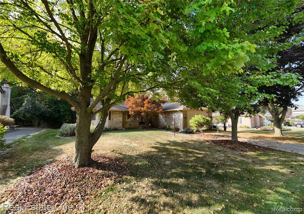 6281 Quaker Hill Drive, West Bloomfield, MI — Photo 27