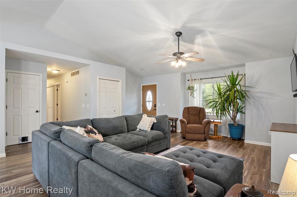 500 Clearwater Drive, Perry, MI 48872 — Photo 10