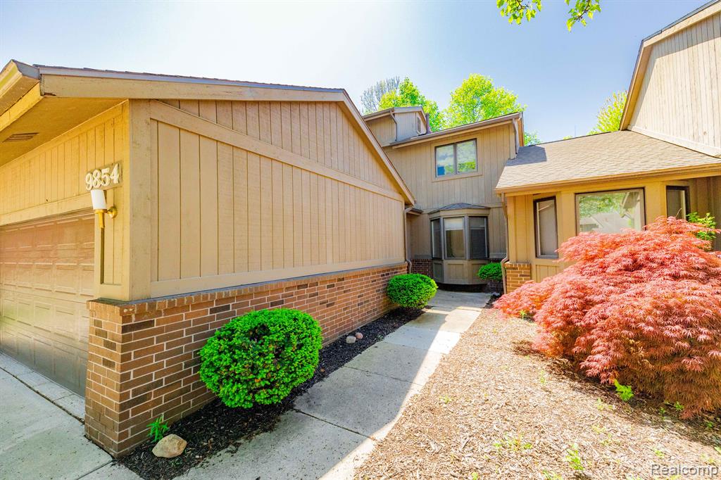 9854 HAWTHORNE GLEN Drive, Grosse Ile, MI 48138 — Photo 3