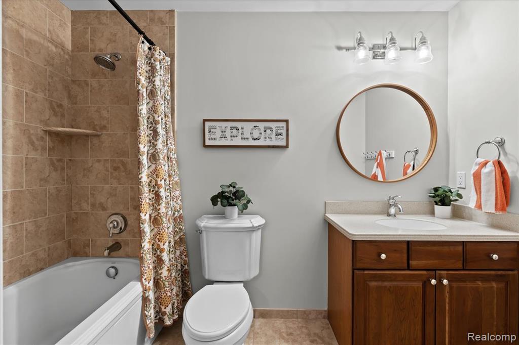 5828 Wyndam Lane, Brighton, MI 48116 — Photo 24