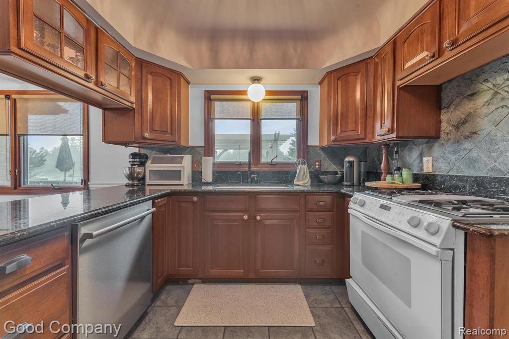 5092 Galaxy Drive, Shelby Twp, MI 48316 — Photo 17