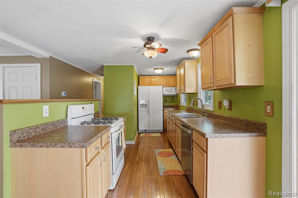 608 Snyder Road, Highland, MI — Photo 8