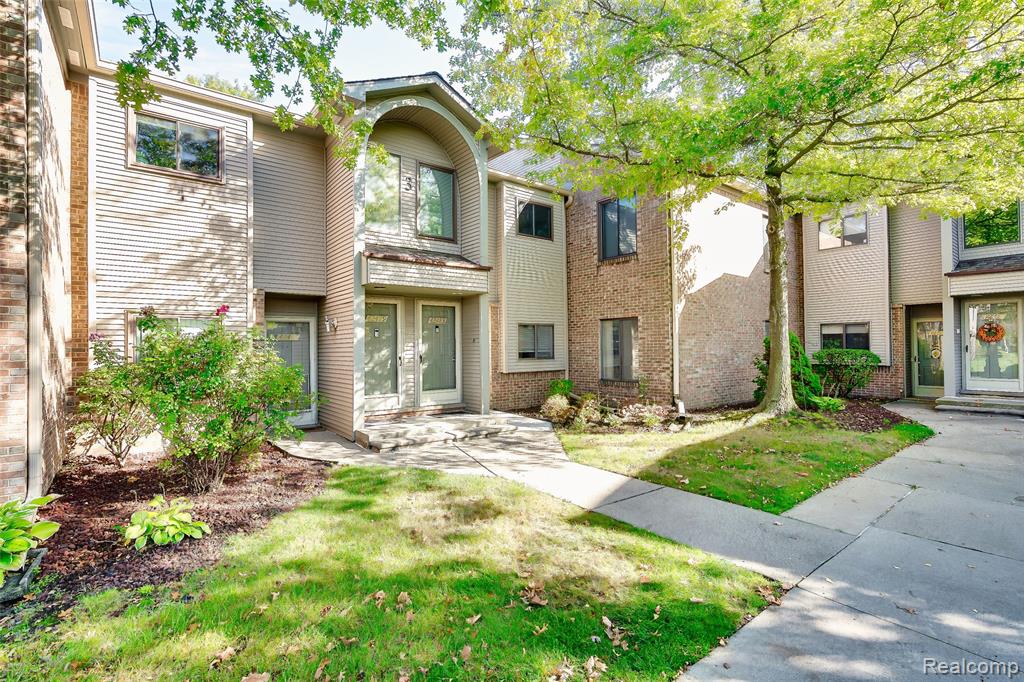 42481 Lilley Pointe Drive, Canton, MI 48187 — Photo 2