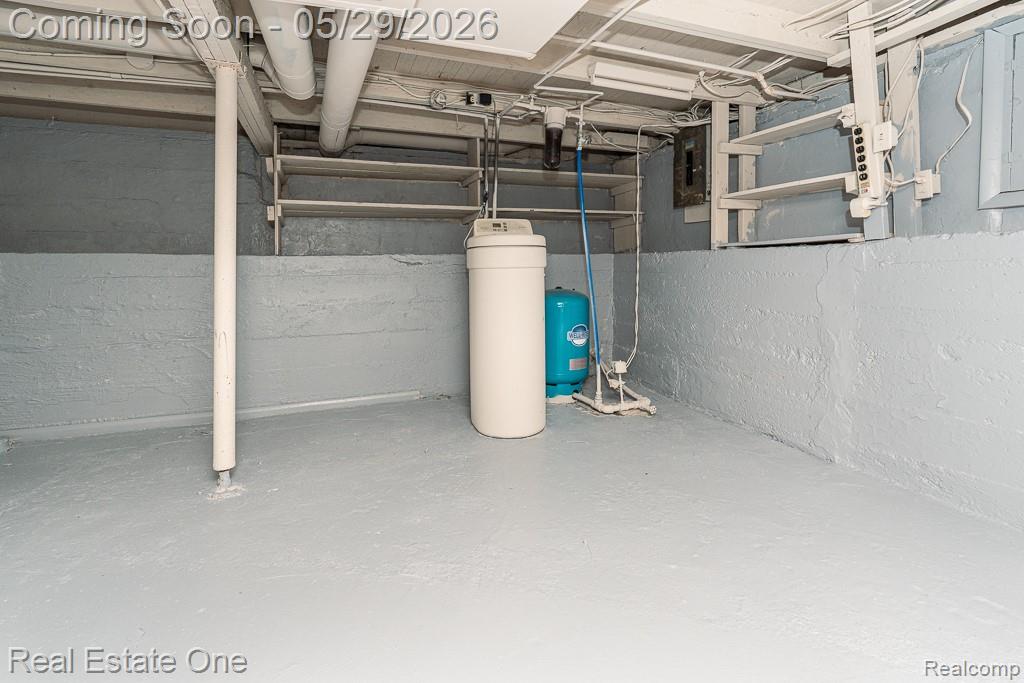 1056 Adams Road, Burton, MI 48509 — Photo 22