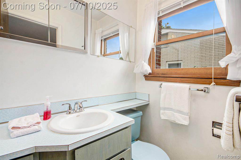6147 Dwight Street, Dearborn Heights, MI 48127 — Photo 9