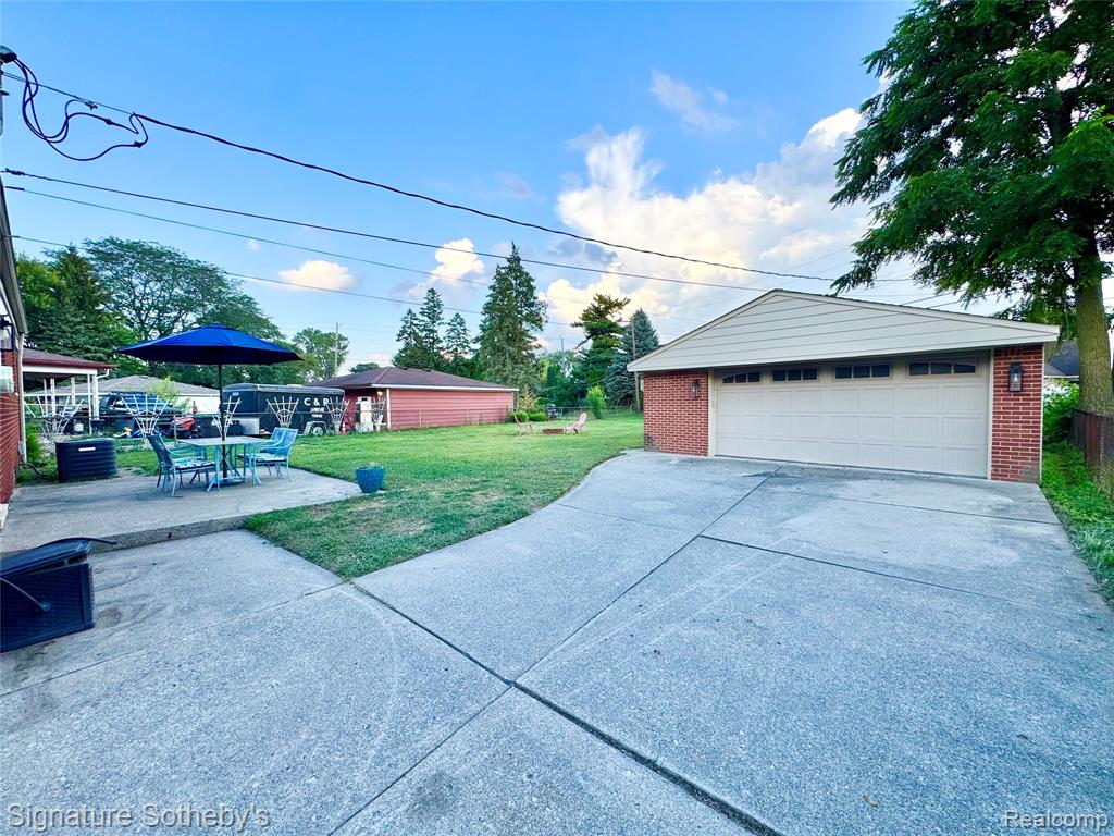 9715 Sylvester Street, Taylor, MI 48180 — Photo 36