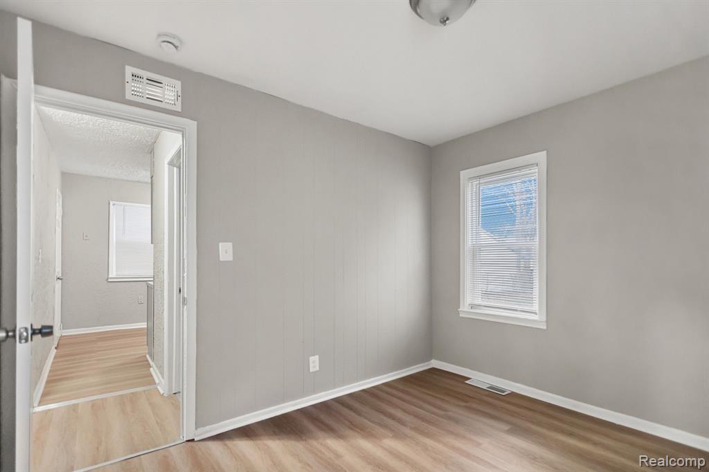 8499 MEADOW Avenue, Warren, MI 48089 — Photo 21