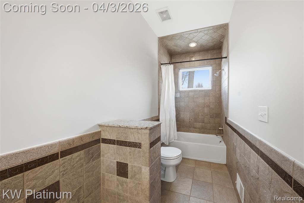 48877 Point Lakeview Drive, Chesterfield, MI 48047 — Photo 35