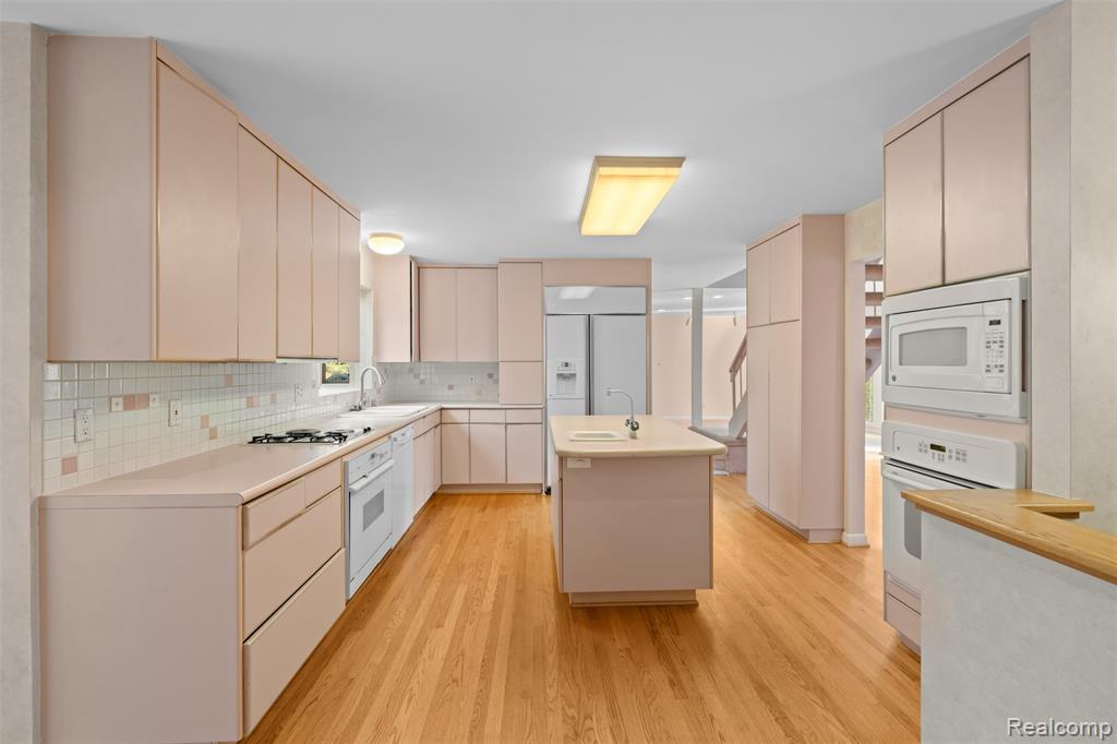 4724 Tara Court, West Bloomfield, MI 48323 — Photo 13