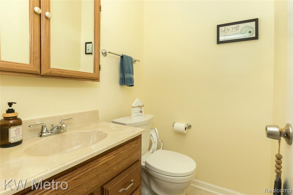 839 Dressler Lane, Rochester Hills, MI 48307 — Photo 17