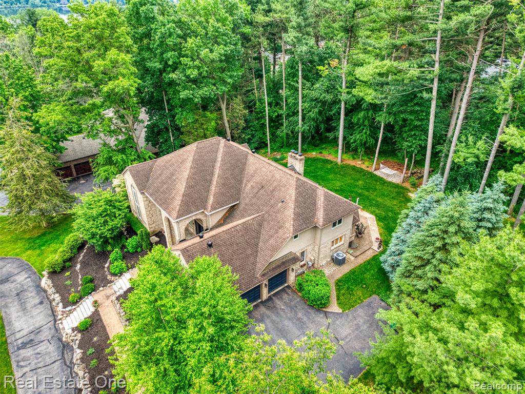 5258 Hidden Pines Drive, Brighton, MI 48116 — Photo 11
