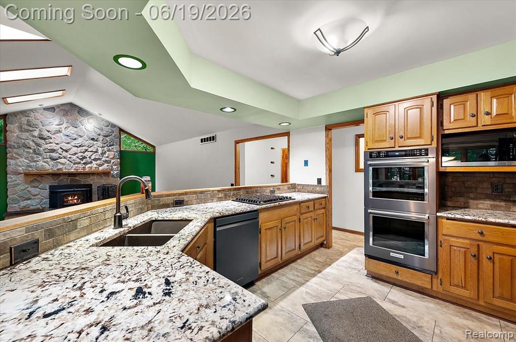670 Rolling Acres Drive, Ortonville, MI 48462 — Photo 18