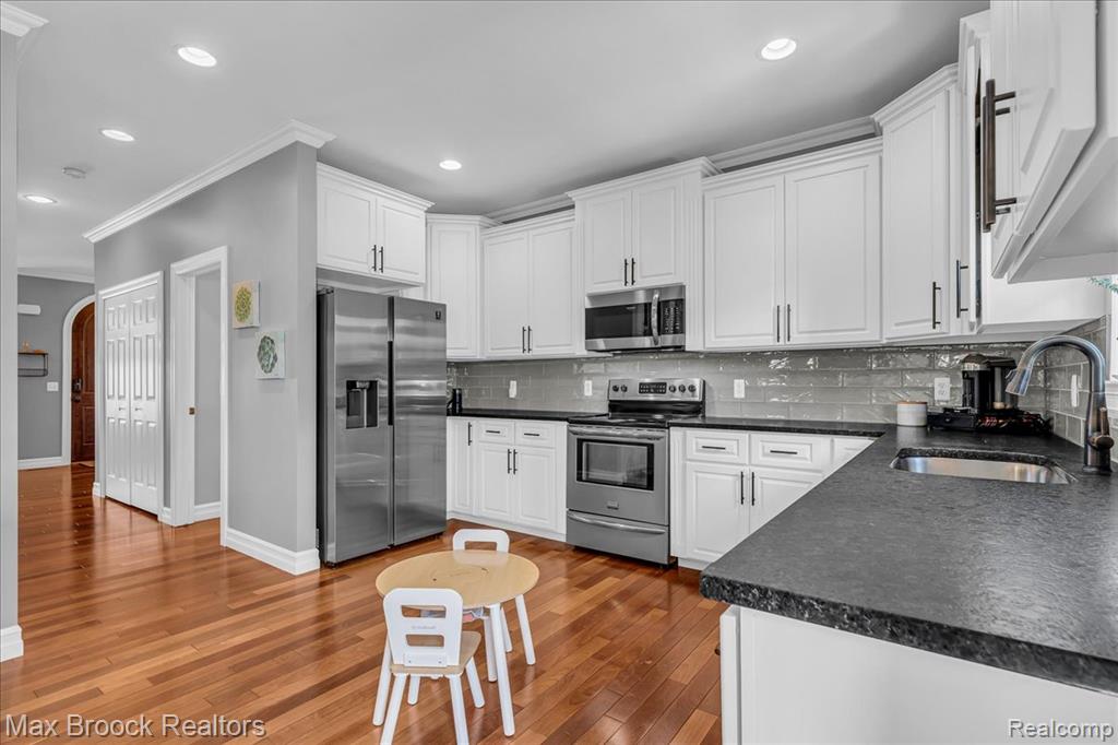 706 Chambers Street, Royal Oak, MI 48067 — Photo 8