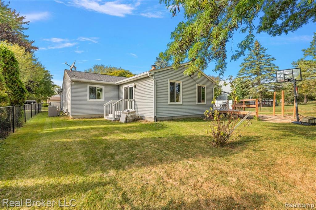 24348 Simmons Drive, Novi, MI — Photo 62
