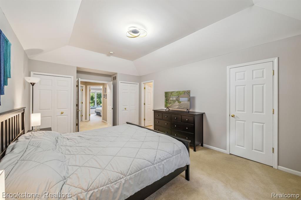 576 BLOOMER RIDGE Drive, Rochester, MI 48307 — Photo 31