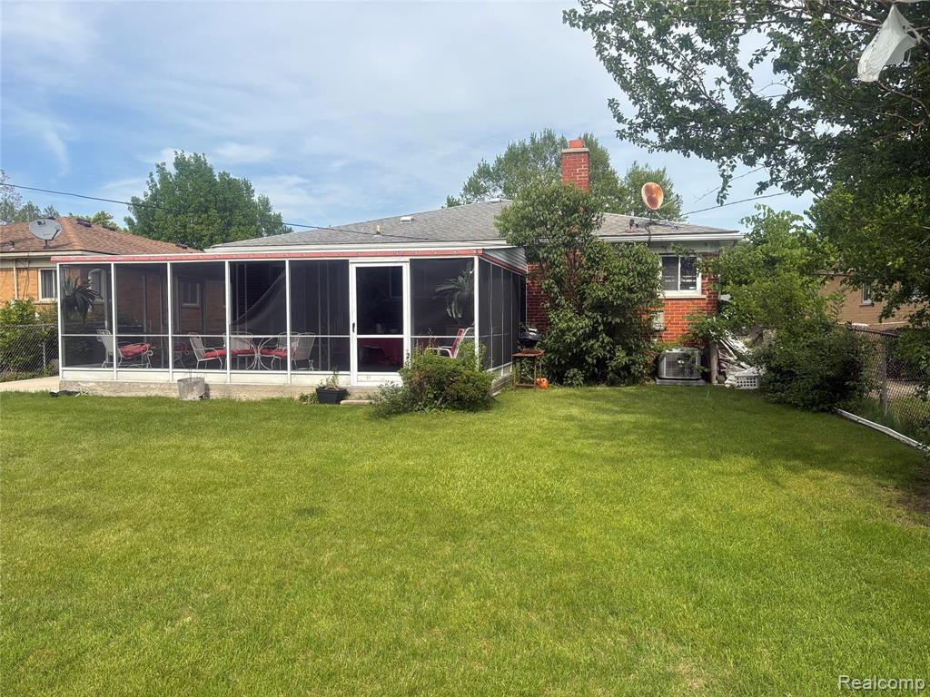 23131 Beverly Street, Oak Park, MI 48237 — Photo 11
