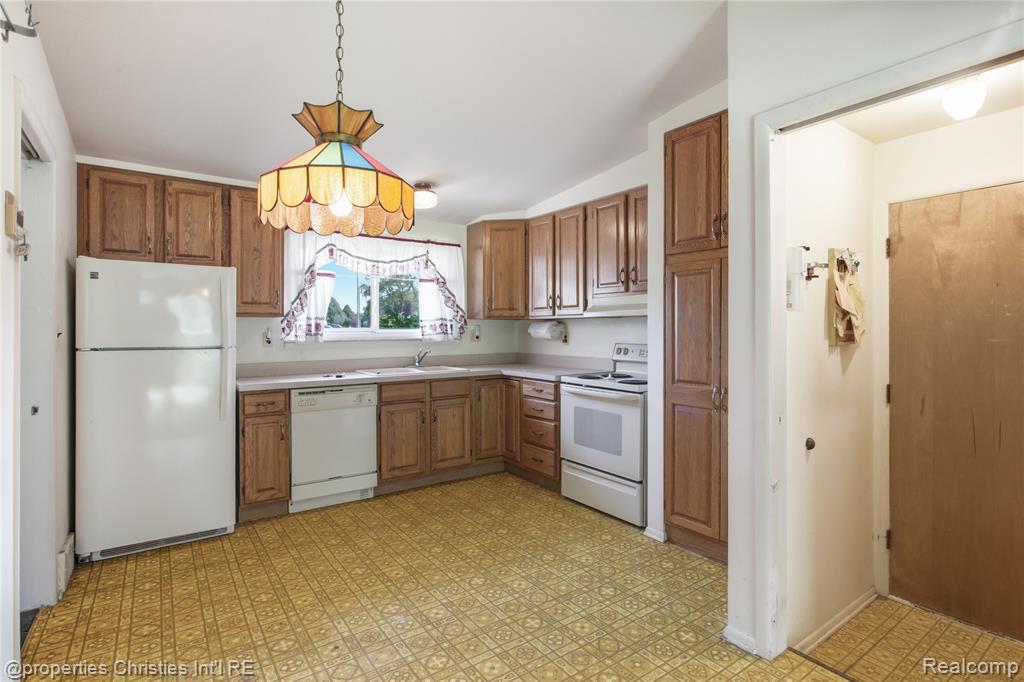 594 Provincetown Road, Auburn Hills, MI 48326 — Photo 8