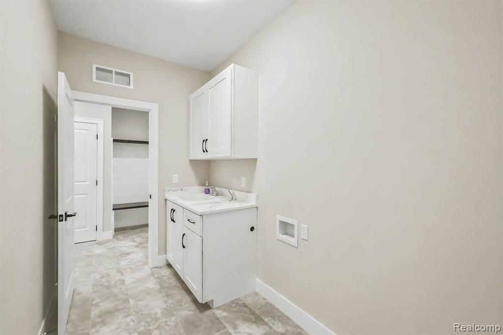 56211 Stone Falcon Drive, Shelby Twp, MI 48315 — Photo 38