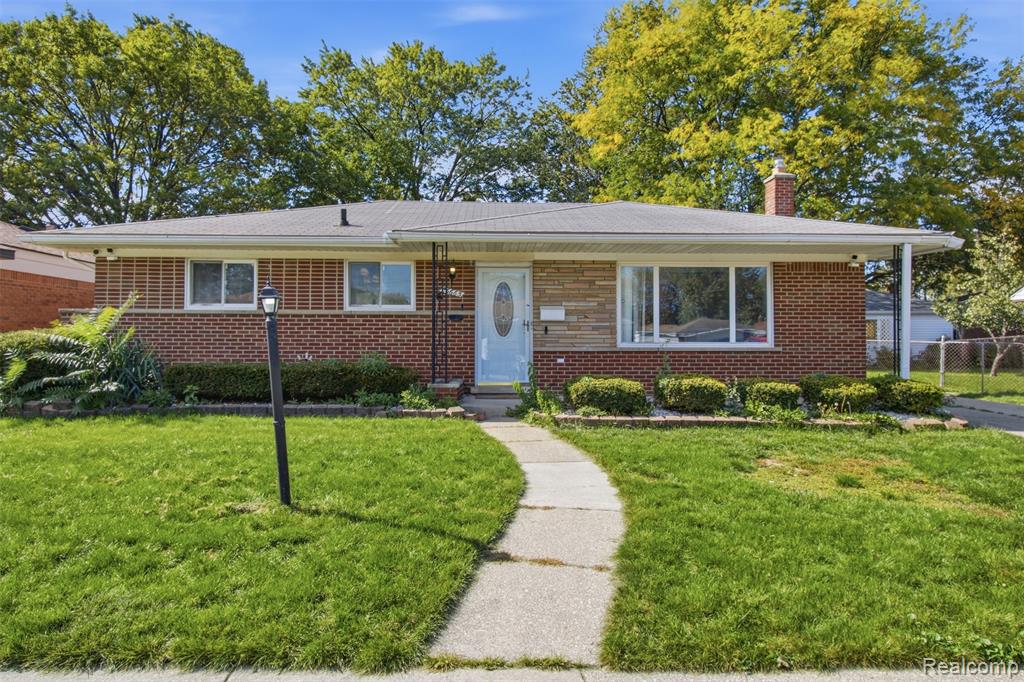 26665 Roan Avenue W, Warren, MI 48089