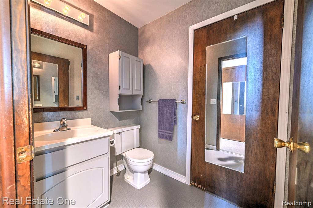 3956 S Sashabaw Road, Clarkston, MI 48348 — Photo 46