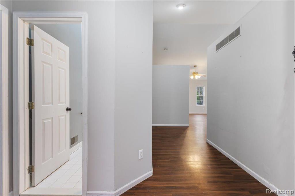 7102 MISSION HILLS Drive, Ypsilanti, MI 48197 — Photo 4