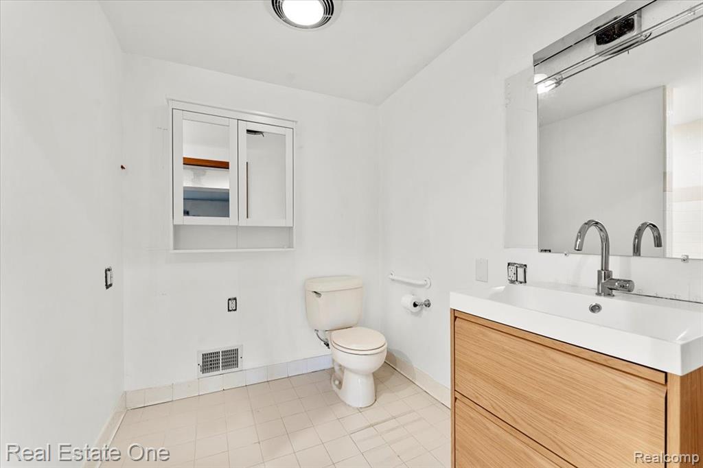 1353 Ford Avenue, Wyandotte, MI 48192 — Photo 35