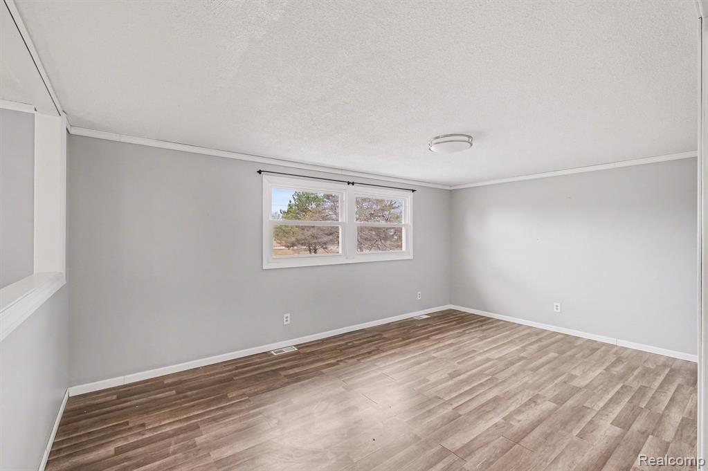 5912 Falkenbury Road, North Branch, MI 48461 — Photo 11