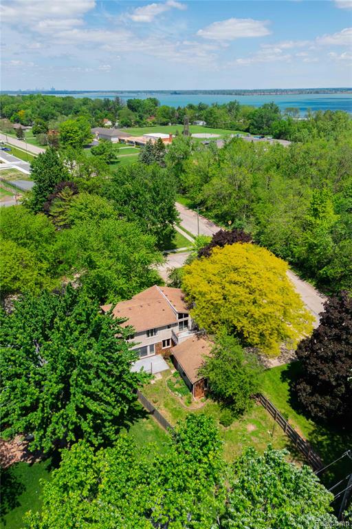 8027 Berkshire Drive, Grosse Ile, MI 48138 — Photo 38