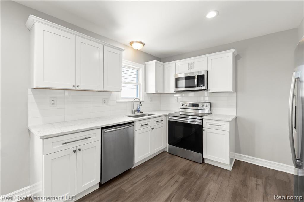 4414 Monroe Avenue, Waterford, MI 48329 — Photo 17