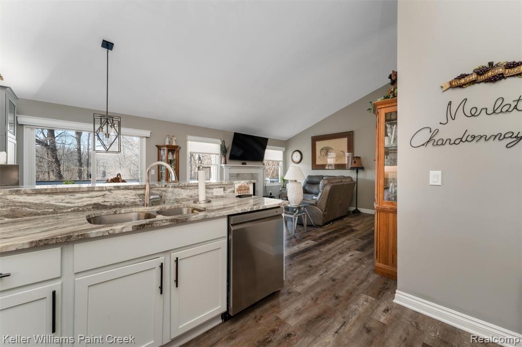 5597 Ashby Court, Waterford, MI 48327 — Photo 7