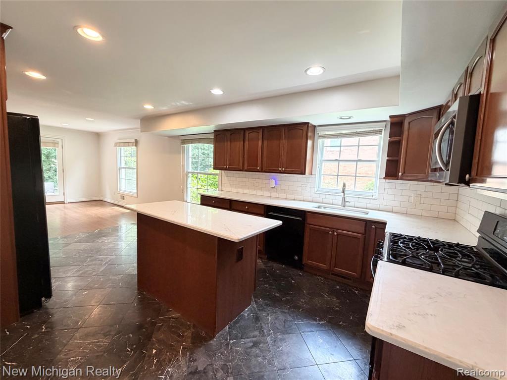 5937 Red Coat Lane, West Bloomfield, MI — Photo 9