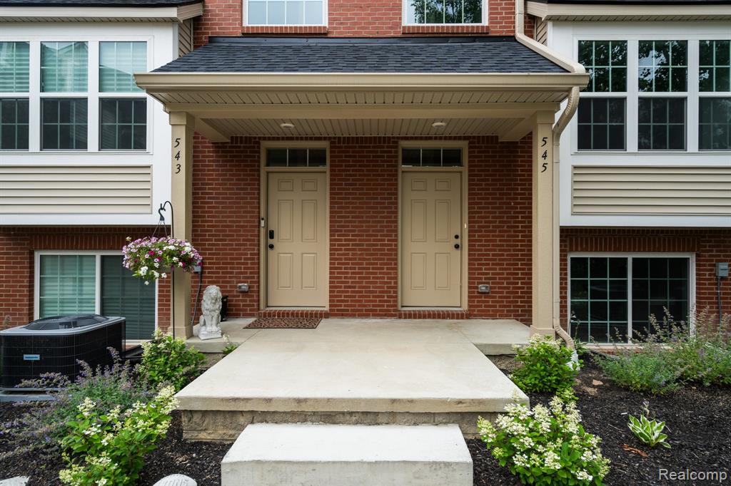502 Village Lane, Milford, MI 48381 — Photo 2