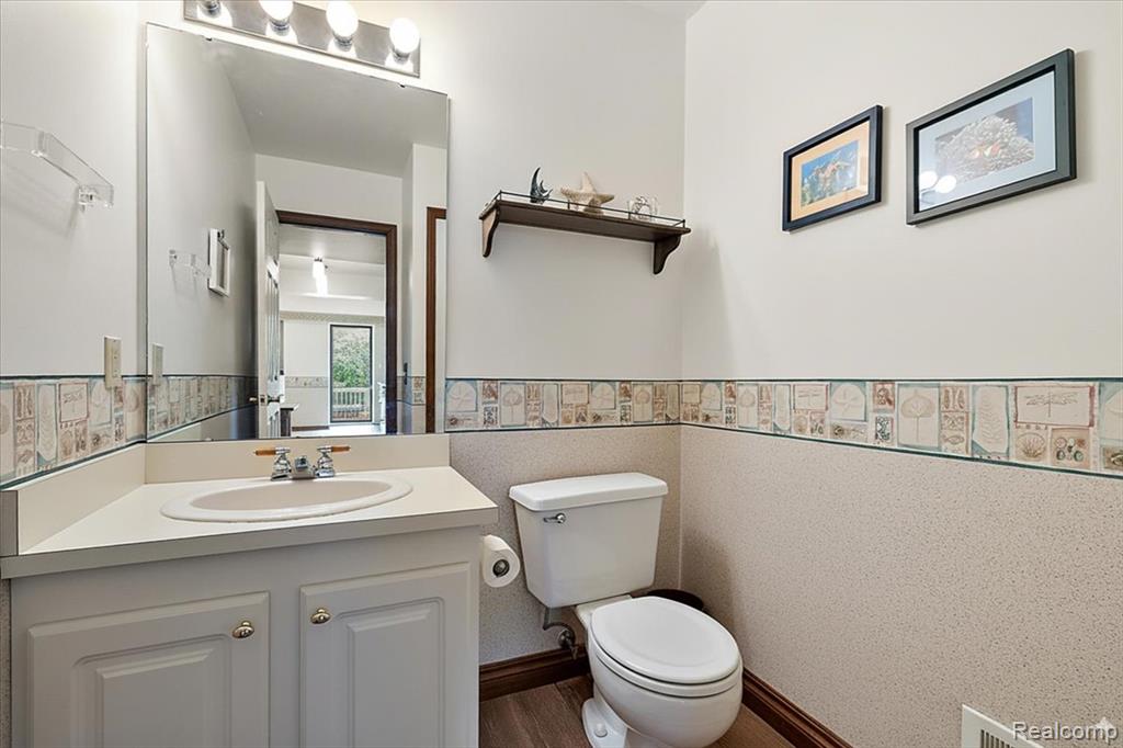 404 Meadow Bridge Drive, Rochester Hills, MI 48307 — Photo 19