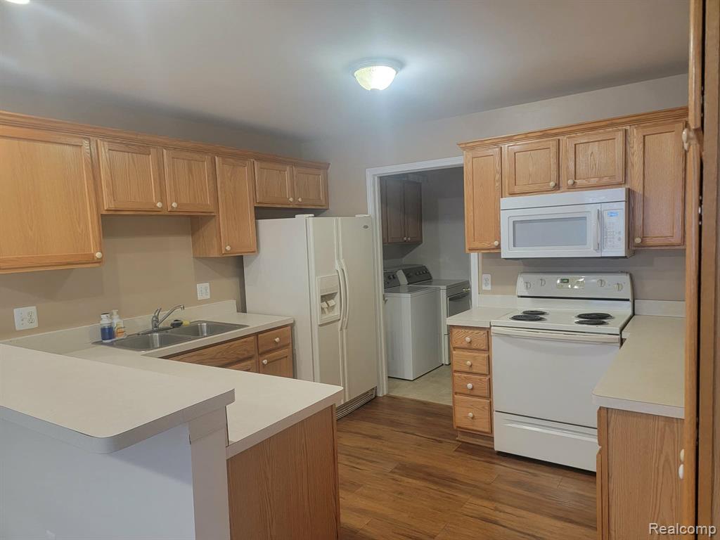 5457 Twin Oaks Drive, Sterling Heights, MI 48314 — Photo 4