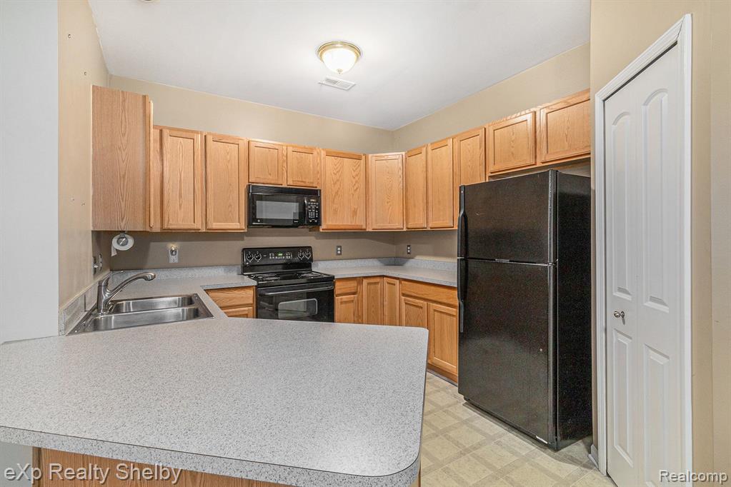 3103 ADDINGTON Drive, Commerce Twp, MI 48390 — Photo 10