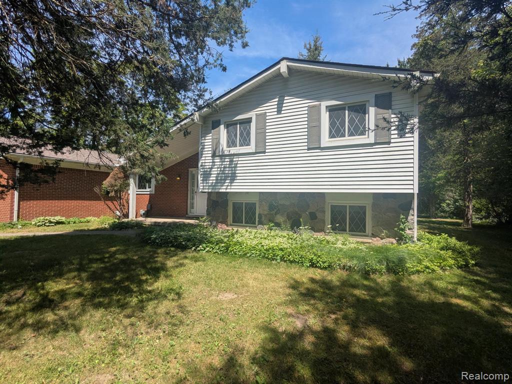 3211 McCluskey, Pinckney, MI 48169
