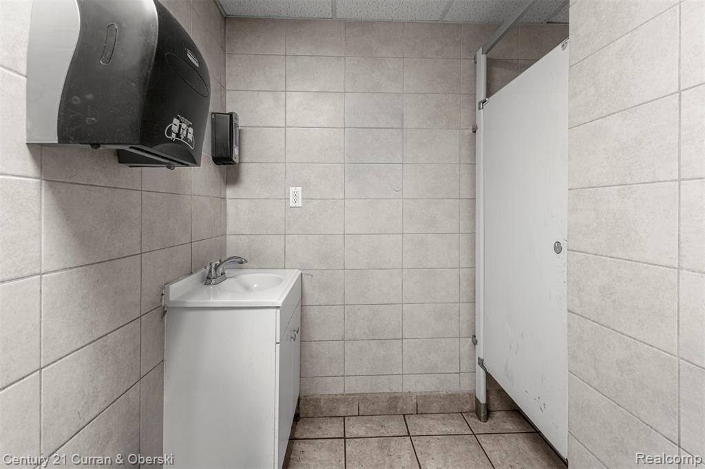 21350 Van Born Rd, Dearborn Heights, MI 48125 — Photo 28