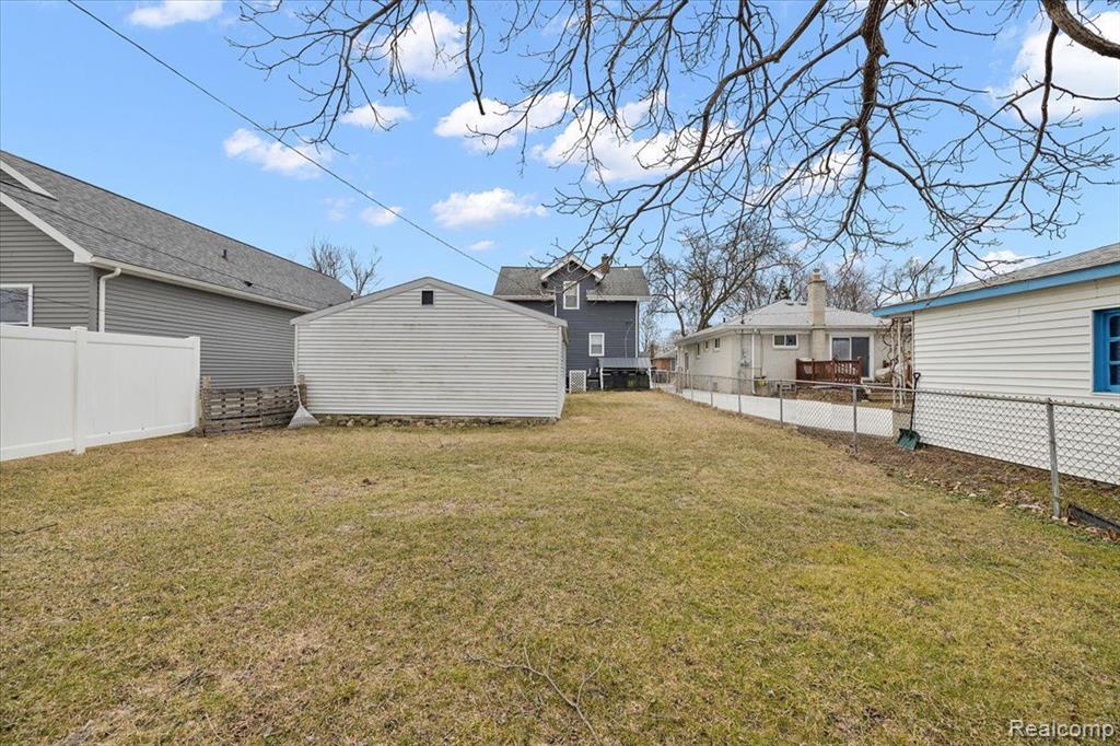 60 W Elmwood Avenue, Clawson, MI — Photo 10