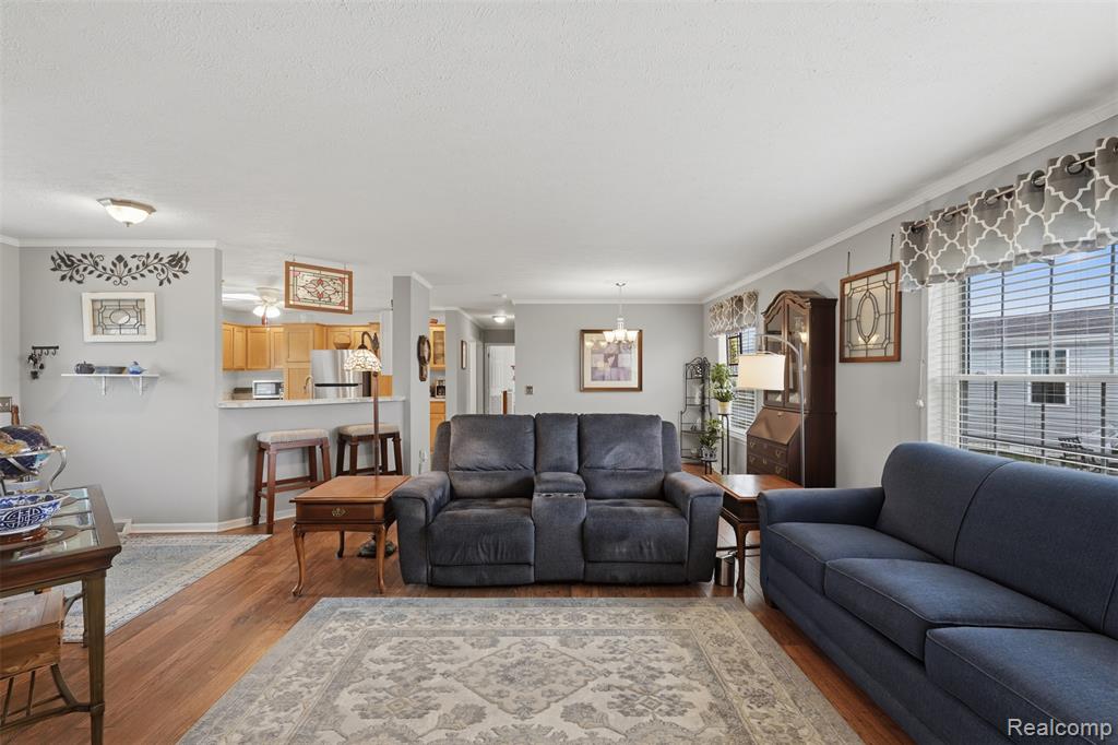 11186 Chestnut Hill Court, South Lyon, MI 48178 — Photo 7