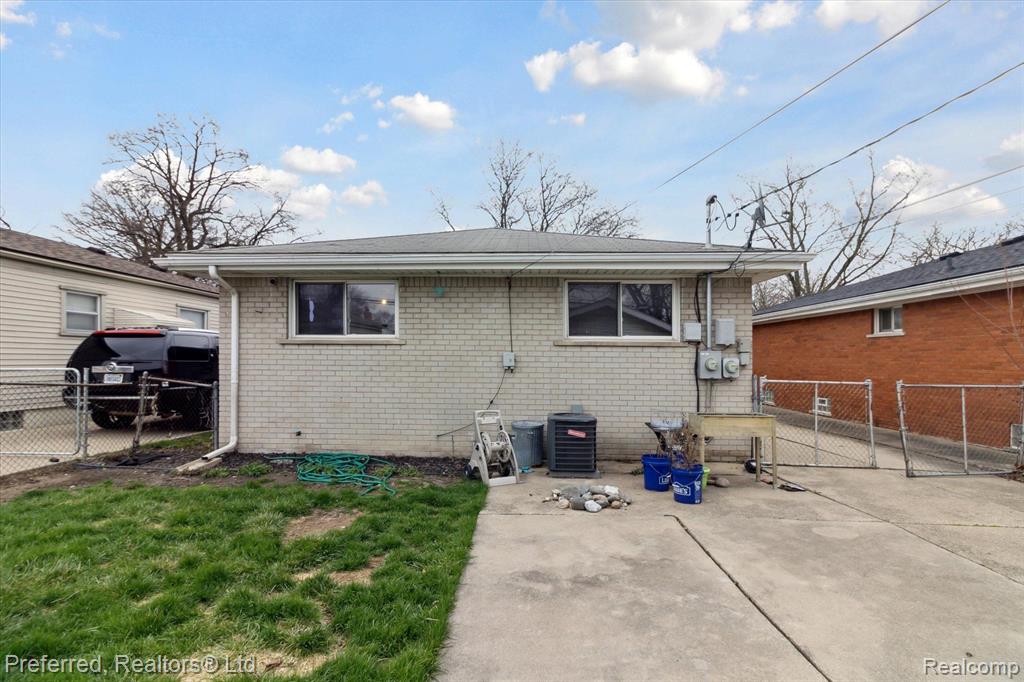 4154 CAMPBELL Street, Dearborn Heights, MI 48125 — Photo 24